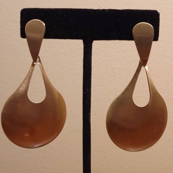 NEW Goldtone Pear Shaped Fashion Jewelry Statement Earrings - Picture 2 of 2